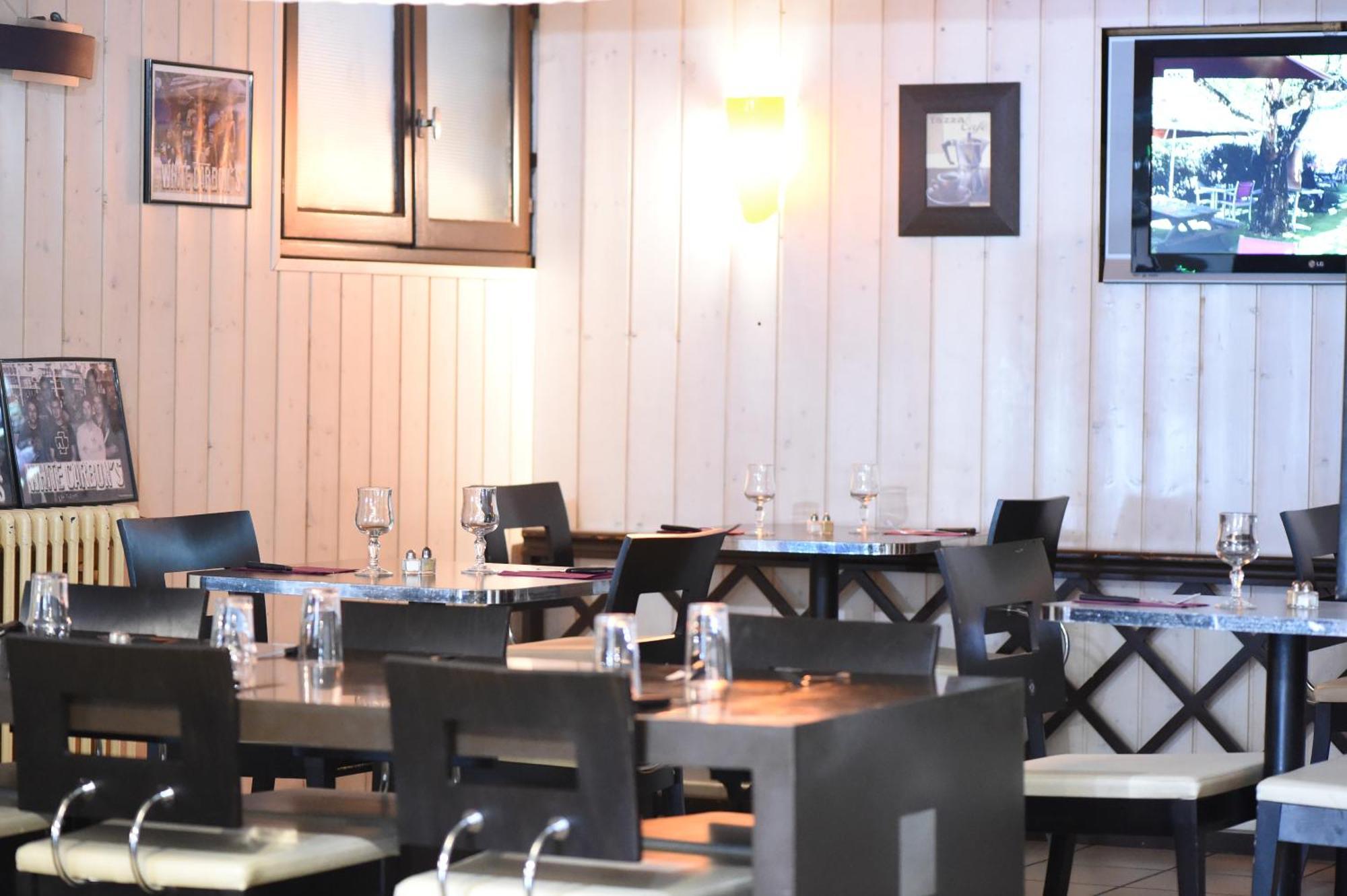 Hotel Le Juliano Carbon-Blanc ภายนอก รูปภาพ